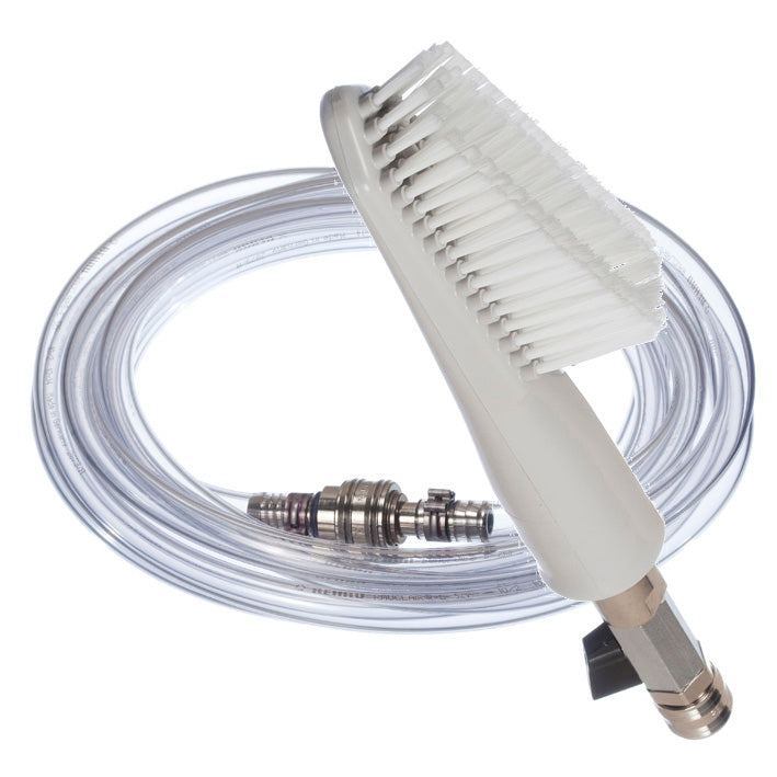 Das Handshampoonier-Set von Diversey (für TASKI ergodisc 165/duo) enthält Bürste und Schlauch - ideal für professionelle Reinigung. Packung mit 1 Stück.