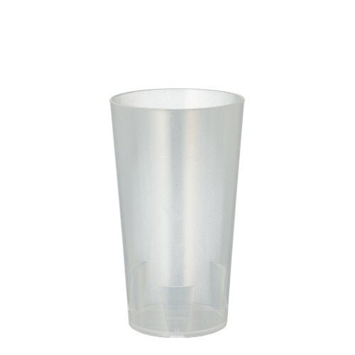 Ein schlichter, durchscheinender Starpak 10 Mehrweg-Trinkbecher von Starpak steht aufrecht auf weißem Untergrund. Der leere Becher hat ein schlichtes, konisches Design und eignet sich daher ideal für den mehrmaligen Gebrauch.