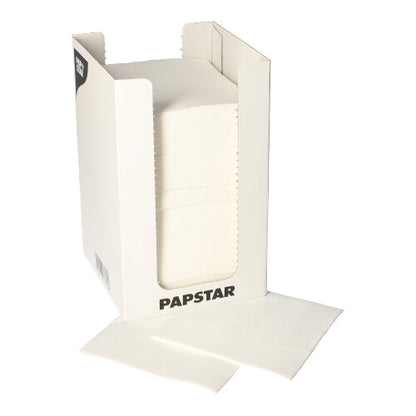 In einem weißen Spenderkarton mit der Aufschrift „PAPSTAR GmbH“ befinden sich 100 PAPSTAR Servietten, 2-lagig „PUNTO“ 1/4-Falz (20x20 cm), wobei zwei Servietten teilweise herausgezogen flach vor dem Karton liegen.