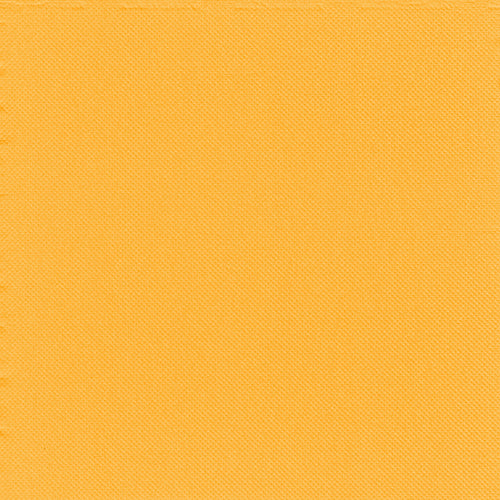Eine Nahaufnahme eines einfarbigen gelb-orangen Strukturstoffs mit dezenter diagonaler Webart, ideal zur Tischdekoration oder in Kombination mit 30 2-lagigen Servietten „PUNTO“ 1/4-Falz 38 x 38 cm der PAPSTAR GmbH für auffällige Tischdekorationen.