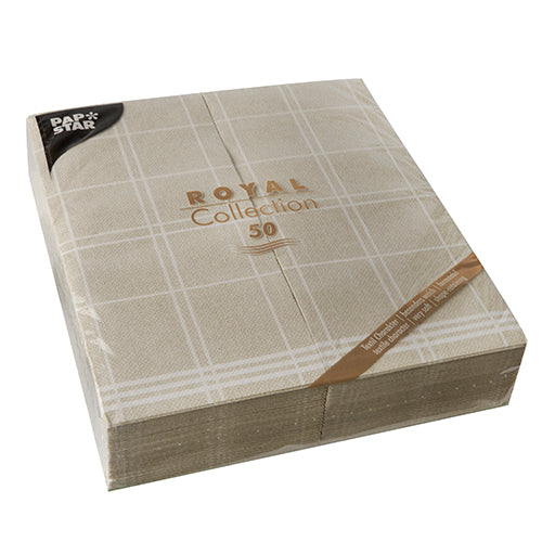 Ein 50er Pack PAPSTAR Kitchen Craft Servietten (48 x 33 cm, 1/6-Falz) der PAPSTAR GmbH „ROYAL Collection“, beige mit weißem Karomuster, ideal für eine stilvolle Tischdekoration und in Klarsichtfolie verpackt.