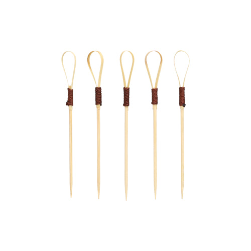 Quarante PAPSTAR piques à cocktail "Loop" de 10 cm de la société PAPSTAR, idéales pour les snacks et finger food, se distinguent par un design unique en boucle avec des sections enveloppées de brun foncé, disposées verticalement devant un fond blanc simple.