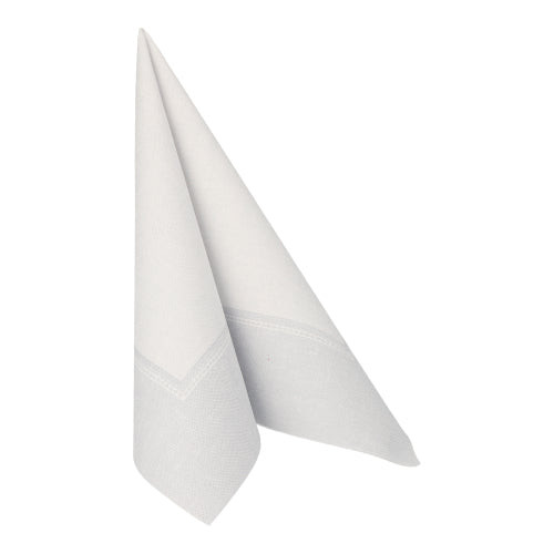 Une serviette blanche unique de la PAPSTAR 50 serviettes "ROYAL Collection" 1/4-pli 40 x 40 cm de PAPSTAR GmbH est posée proprement pliée sur un fond blanc simple.