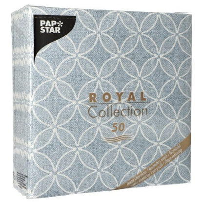 Un emballage carré de PAPSTAR GmbH 50 serviettes "ROYAL Collection" pli 1/4, 40 x 40 cm, en bleu, présente un motif géométrique bleu clair et blanc avec des informations produit et l'impression "ROYAL Collection 50" sur le devant.