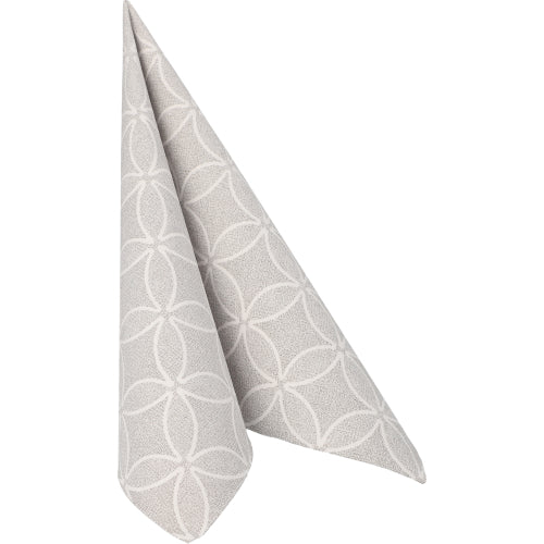 Die PAPSTAR 50 Servietten "ROYAL Collection" 1/4-Falz 40 x 40 cm grau von PAPSTAR GmbH ist eine hellgraue Serviette mit einem dezenten weißen geometrischen Muster, elegant gefaltet in einer stehenden Dreiecksform auf weißem Grund.