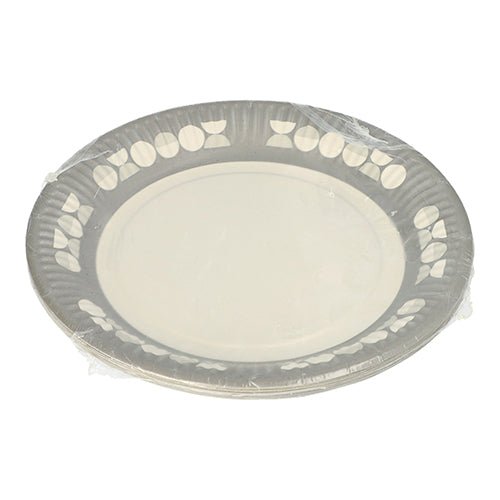 Ein Stapel von PAPSTAR 10 Tellern, Pappe rund Ø 23 cm, der PAPSTAR GmbH, in transparenter Folie verpackt. Jeder Einwegteller ist mit einem dezenten Blatt- und Punktrand versehen – ideal für Partys und Veranstaltungen.