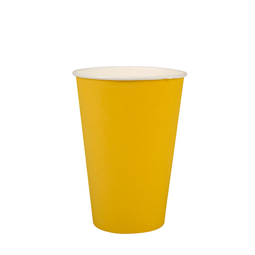 Un gobelet PAPSTAR 20 (gobelet en carton, 0,2 l, Ø 7 cm · 9,7 cm) de PAPSTAR GmbH en jaune avec un intérieur blanc se tient debout sur un fond blanc.