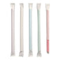Cinq PAPSTAR pailles en papier pour Bubble Tea (Ø 12 mm, 20 cm, assorties de couleurs) de la société PAPSTAR en couleurs pastel - blanc, bleu clair, vert clair et rose - sont debout; chacune est emballée individuellement, la paille rose étant partiellement déballée.