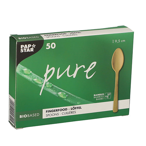 Une boîte verte "pure" de PAPSTAR GmbH contient 50 cuillères de fingerfood écologiques en bambou (9,5 cm) dans une boîte pliante ; l'emballage montre des gouttes d'eau sur une feuille.