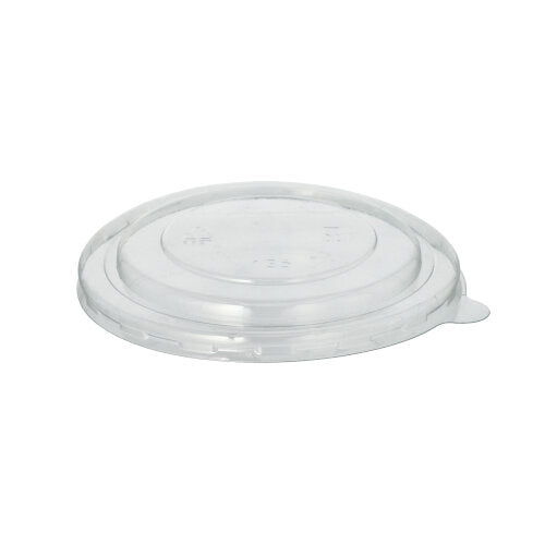 Le couvercle Starpak 25 pour gobelets à soupe R-PET rond de Starpak est un couvercle transparent et rond en R-PET écologique avec un centre légèrement surélevé et une languette pour un retrait facile, représenté sur un fond blanc simple.