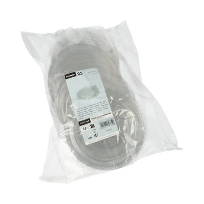 Un sac en plastique transparent contient 25 couvercles ronds pour gobelets à soupe en R-PET Starpak avec une étiquette rectangulaire contenant des informations sur le produit, des symboles de recyclage et un code-barres - un choix durable de Starpak pour un usage quotidien.
