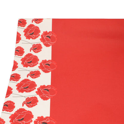 La nappe PAPSTAR en papier (3 m x 1,2 m) de PAPSTAR GmbH se distingue par sa couleur rouge avec un bord blanc et des coquelicots rouges – idéale comme nappe jetable pour des occasions spéciales.
