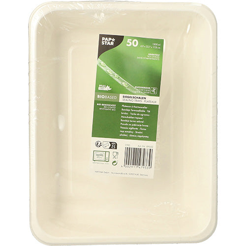 Un plateau rectangulaire, blanc, biodégradable PAPSTAR 50 bols scellés en bagasse (PLA-enduit, 4,9 x 22,7 x 17,8 cm) de PAPSTAR GmbH, avec une étiquette centrale vert-blanc avec des informations sur le produit, emballé dans un film plastique transparent.