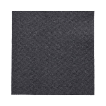 Eine einzelne schwarze Serviette 32x32 cm aus der DAILY Collection der PAPSTAR GmbH, 1/4-gefaltet, auf Weiß – ideal für eine stilvolle, moderne Tischdekoration.