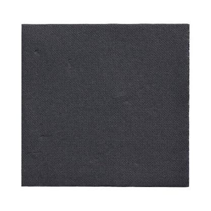 Auf weißem Untergrund ist eine schwarze 150 Servietten „DAILY Collection“ (1/4-Falz, 32x32 cm) der PAPSTAR GmbH abgebildet, die ihre glatte, dezent strukturierte Oberfläche mit kleinen Unregelmäßigkeiten zeigt.