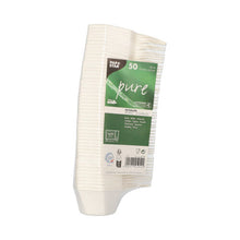 Eine Packung mit 50 weißen sechseckigen „pure“ Zuckerrohr Fingerfood-Schalen von der PAPSTAR GmbH – umweltfreundliche Einwegteller, perfekt für nachhaltige Zusammenkünfte.