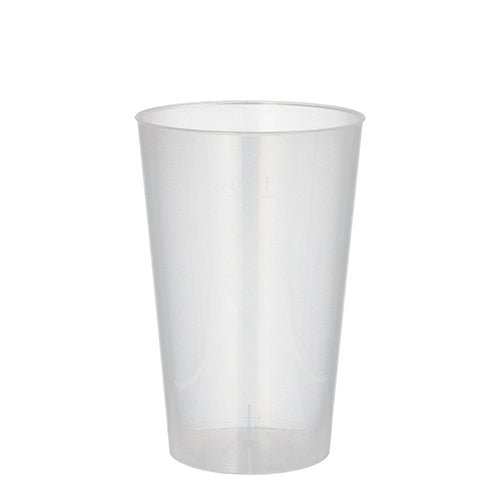 Un gobelet réutilisable Starpak 10 transparent et translucide en PP se tient droit sur un fond blanc. Le gobelet incassable et cylindrique se rétrécit légèrement vers le bas et a des côtés lisses et transparents.