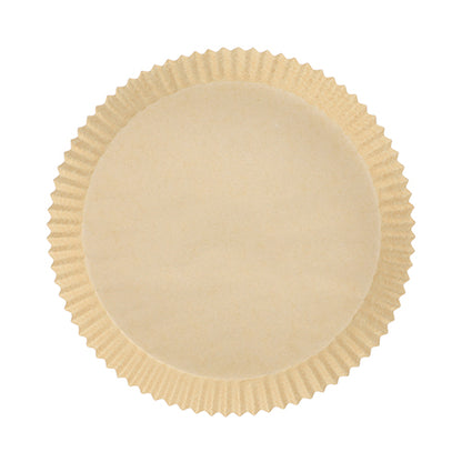 Un papier de cuisson PAPSTAR 100 rond et beige pour friteuses à air chaud de la société PAPSTAR GmbH, fabriqué en papier résistant à la chaleur avec des bords ondulés et une hauteur de 4,5 cm, vu d'en haut sur fond blanc pour un brunissement uniforme.