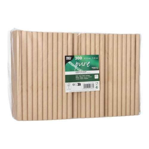Eine 200 Stück PAPSTAR Bubble Tea Halme Papier „pure“ (Ø 12 mm, 20 cm, braun) stehen in Folie verpackt aufrecht, auf dem mittigen Etikett sind die Marke der PAPSTAR GmbH, Produktdetails und Recyclingsymbole abgebildet.