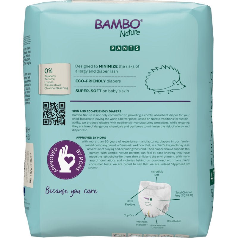 Le dos d'un Bambo Nature Pants d'Abena Re-Seller GmbH montre sur un fond bleu clair des infos produit, les mentions "respectueux de la peau" et "couches écologiques", un hérisson mignon, un sceau de certification et un QR code.
