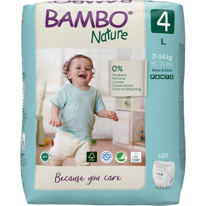 Un paquet de Bambo Nature Pants de la société Abena Re-Seller GmbH (taille 4) montre un tout-petit souriant dans une chemise bleu clair et une couche blanche. Sur le paquet de 20, il est écrit "0% parabènes, parfums, lotions, conservateurs, blanchiment au chlore."