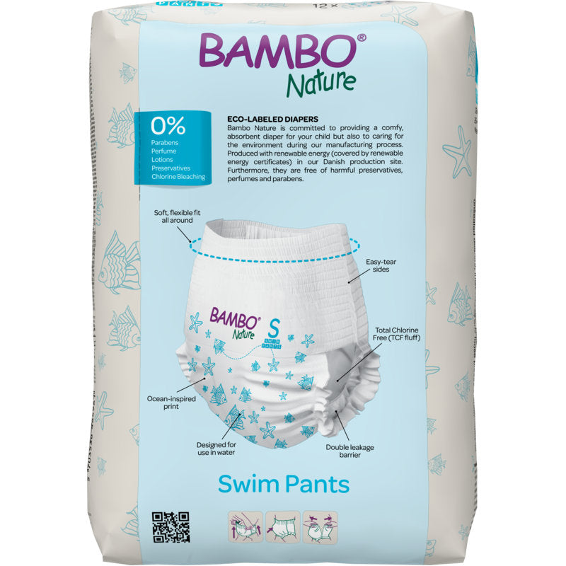 Die 12er-Packung Bambo Nature Schwimmwindeln, Gr. S (7-12 kg) von Abena Re-Seller GmbH hat eine weiß-blaue Verpackung mit einem Schwimmwindelmotiv und hebt die umweltfreundliche Formel mit 0% Parabenen, Lotion und Parfüm hervor. Geeignet für Babys von 7-12 kg.
