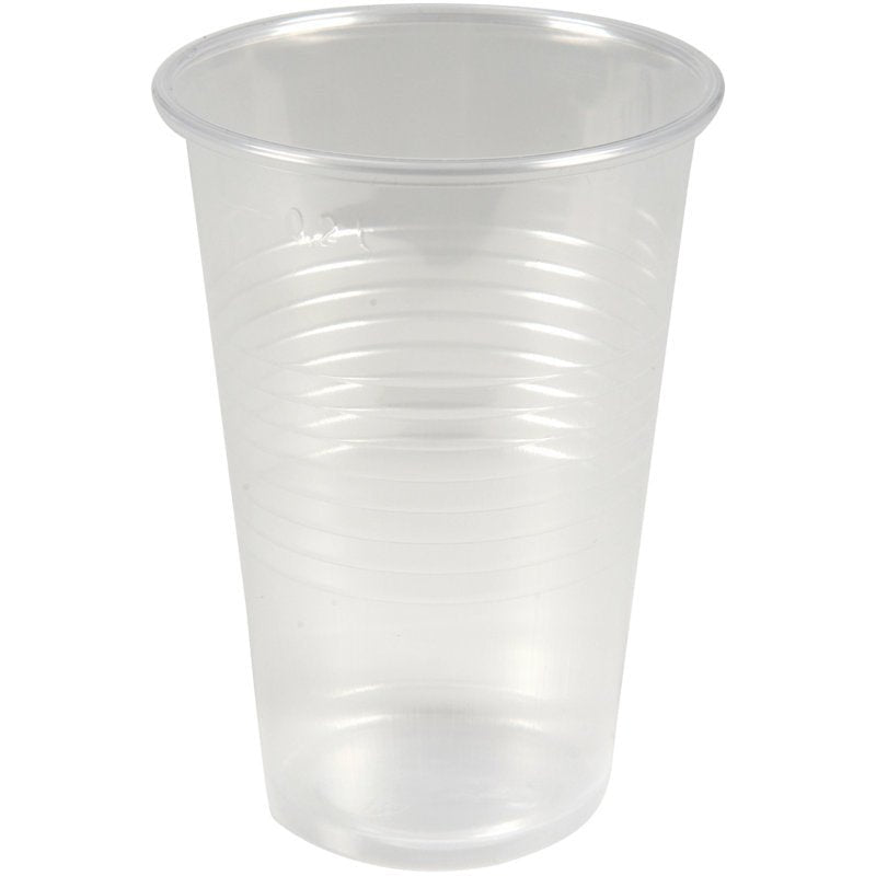 Un gobelet transparent, PP, 20 cl de Abena Re-Seller GmbH se tient droit devant un fond blanc simple. Le gobelet a un bord légèrement évasé et des rainures horizontales autour du corps. Livré en paquets de 100 pièces.