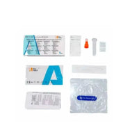 Le test rapide combiné ALLTEST SARS-CoV-2 et antigène de la grippe A+B d'Altruan comprend une cassette de test, un flacon de solution tampon, un écouvillon, un tube, un embout compte-gouttes, un mode d'emploi et une carte de résultats. Il est présenté sur un fond blanc et porte la mention « à usage unique » sur l'emballage.