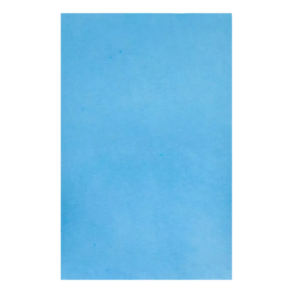Une feuille bleue lisse, semblable au papier filtre pour plateau de couverture crêpe dentaire AMPri de 18 x 28 cm fréquemment utilisé dans les traitements dentaires par AMPri Handelsgesellschaft mbH, remplit tout le cadre.