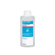 Die klare 500-ml-Kunststoffflasche von Dr. Schumacher GmbH Aseptoman® Gel Händedesinfektionsgel ist mit einem blau-weißen Etikett mit roten Akzenten und einem Handsymbol auf der Vorderseite versehen.