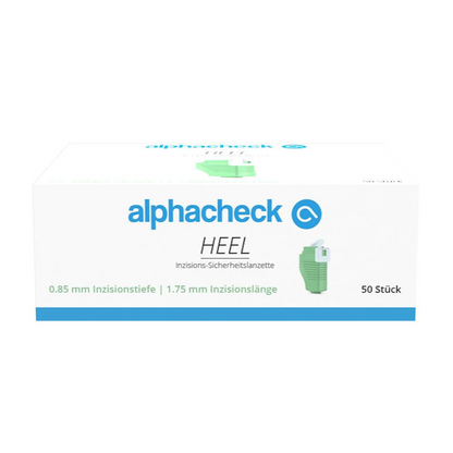 Une boîte blanche avec le nom de la marque « Berger Med GmbH » en lettres vertes et bleues. Le produit Alphacheck HEEL lancettes de sécurité à incision, de différentes tailles, est désigné comme « lancette de sécurité à incision » avec les spécifications 0,85 mm de profondeur d'incision et 1,75 mm de longueur d'incision pour la collecte de sang capillaire. La boîte contient 50 pièces.