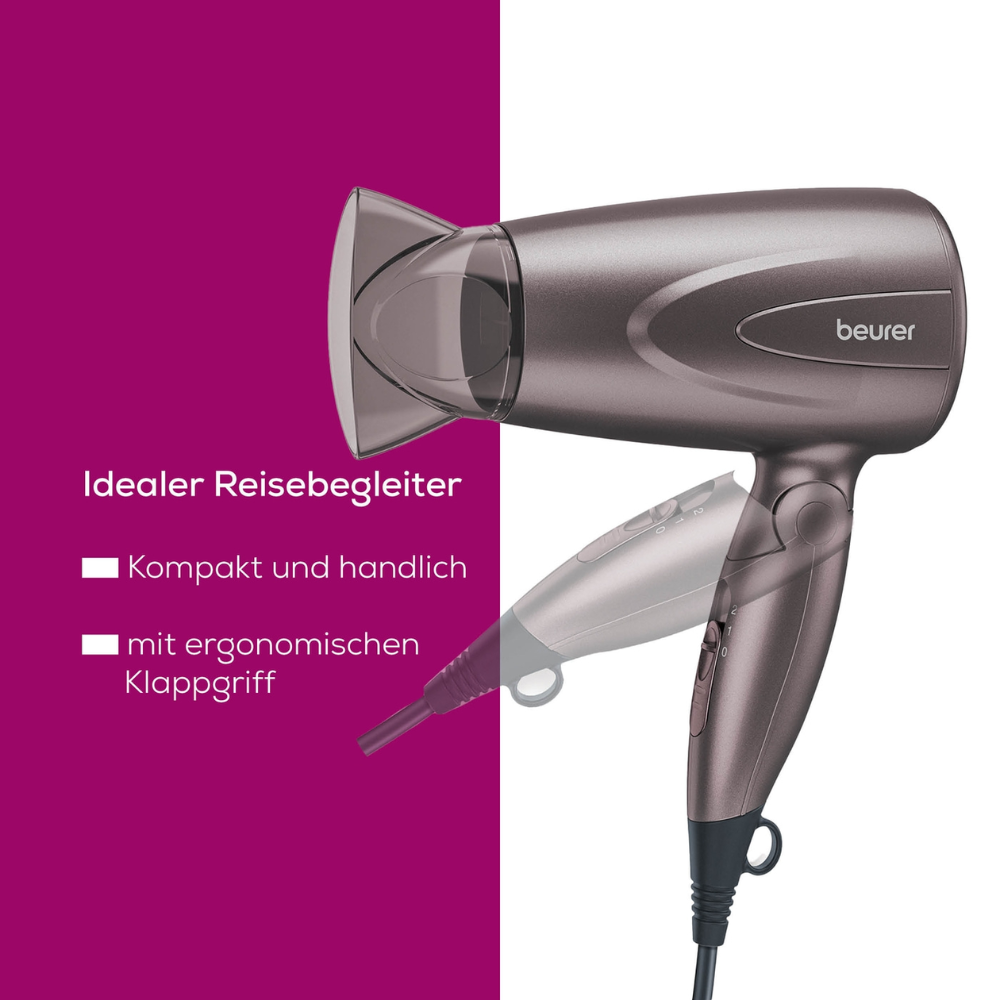 Une image publicitaire montre le Beurer HC 17 Sèche-cheveux compact pliable de Beurer GmbH. Les textes à côté disent « Compagnon de voyage idéal », « Compact et maniable » et « avec poignée ergonomique pliable » et soulignent la taille pratique pour le voyage et le design ergonomique de la poignée pliable, parfait pour maintenir la puissance en déplacement.