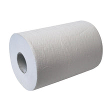 Les rouleaux d'essuie-mains en papier CWS 2 plis, blanc éclatant non perforé de CWS ont un mandrin en carton gris visible et sont idéaux pour le séchage hygiénique des mains, présentés sur un fond blanc simple.