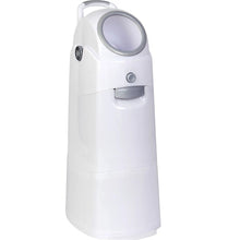 Der CWS ParadiseLine Windeleimer, weiß (1 Stück), verfügt über eine abgerundete Oberseite, einen grauen Griff und eine nach vorne zu öffnende Tür für geruchsfreie Entsorgung. Sein modernes Design passt in jedes Kinderzimmer. Marke: CWS.