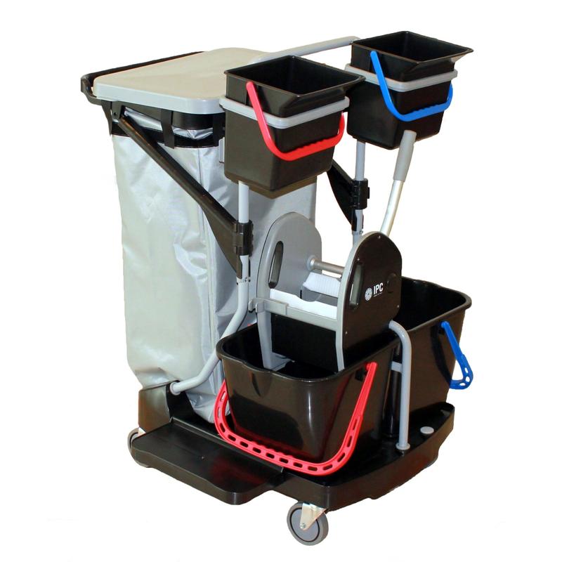 Le chariot Enviro de Diversey Allemagne est un chariot pour le nettoyage humide traditionnel avec des roulettes, un grand sac gris, quatre seaux noirs avec des poignées colorées et des compartiments pour les accessoires de nettoyage. Emballage : 1 pièce.
