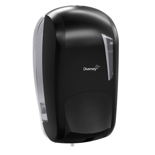 Der Soft Care Papierhandtuchspender Spender von Diversey Deutschland GmbH & Co. OHG ist ein schwarzer Papierhandtuchspender mit einer transparenten Seitenwand und dem Diversey-Logo, ideal für den Einsatz mit Desinfektionsmitteln in hygienesensiblen Bereichen.