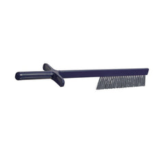 La brosse à couteau METDEC PREM. de Haug Bürsten KG est dotée d'un long manche en plastique foncé avec une poignée horizontale et des poils métalliques en PBT gris/bleu (490 x 10 / 120 x 45 mm), idéale pour le nettoyage professionnel lors des travaux de découpe.