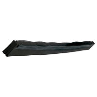 Der ERSATZ-GUMMILIPPE, 2-lippig von Haug Bürsten KG ist ein schwarzer Zellkautschuk-Ersatzwischer (620x20x22mm) mit Mittelrille und strukturierter Oberfläche, ideal zur Fensterreinigung.