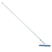 Die Haug Bürsten KG FUGENBÜRSTE mit langem Teleskopstiel (PP blau, ø0,60mm hart) ist ideal für die Reinigung von Fliesenfugen und hat einen weißen Griff mit blauen Borsten, abgebildet auf einem einfarbig weißen Hintergrund.