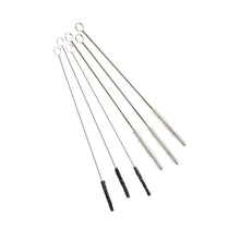 Le set de brosses à jets Haug en acier inoxydable V2A 6 pièces de Haug Bürsten KG comprend cinq brosses de nettoyage fines avec des poignées en acier inoxydable et des extrémités en boucle, avec des poils colorés : deux noirs, deux blancs et un gris. Idéal pour des tâches de nettoyage professionnelles détaillées.