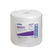 Le grand rouleau de lingettes Kimtech® Pure de Kimberly-Clark GmbH contient 600 lingettes blanches non pelucheuses par rouleau (1x600) dans un carton — idéal pour un nettoyage impeccable —, avec les informations sur le produit, le code-barres et la référence n° 7623 figurant sur l'étiquette.