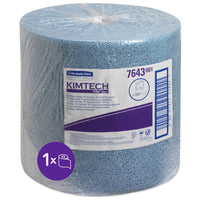 Un grand rouleau de lingettes de process Kimtech® bleues (1 rouleau x 500 feuilles) de la société Kimberly-Clark GmbH, conditionné dans un emballage en plastique transparent muni d'une étiquette blanche et violette indiquant le nom du produit, 500 lingettes, n° 7643, ainsi qu'un symbole représentant un rouleau de 500 lingettes.
