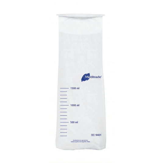 Un gobelet gradué transparent en polyéthylène, muni de repères de mesure bleus et du logo bleu « Meditrade GmbH », indiquant des volumes allant de 500 ml à 1 500 ml.