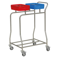 Der Novocal Edelstahl-Wäschesammler "Kompakt plus" ist ein Zweifachsammler aus Edelstahl mit zwei farbigen Behältern und vier Rollen-ideal für effiziente Abfalltrennung oder medizinische Wäscheaufbewahrung.