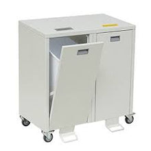 Der Novocal Wertstoffschrank Serie 3000 Zweifachsammler ist ein weißer, fahrbarer Abfallbehälter aus Stahl mit zwei Fronttüren (eine davon teilweise geöffnet) für die Mülltrennung, die jeweils mit einem Griff und einem kleinen rechteckigen Etikett versehen sind.