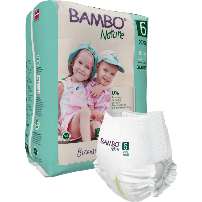 Illustré est un paquet de Bambo Nature Pants de la société Abena Re-Seller GmbH pour les enfants de plus de 15 kg avec deux enfants souriants portant des chapeaux et des salopettes sur l'emballage. À l'avant, une seule couche est visible.