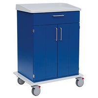 Le chariot de soins et de travail Novocal est équipé d'un plan de travail blanc, d'un tiroir coulissant, d'une armoire à deux portes et de quatre roues rehaussées de touches de gris et de rouge, pour faciliter le rangement et la mobilité dans les établissements de soins.