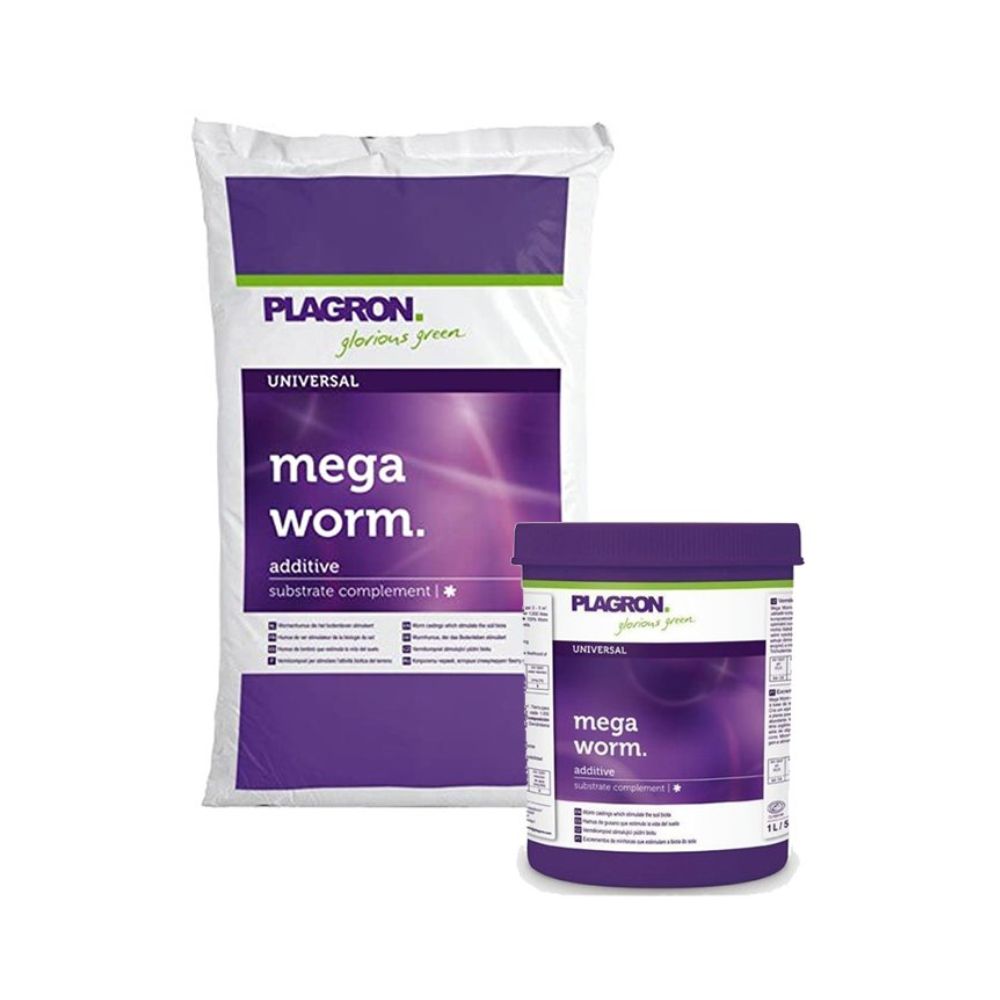 Zwei Produkte von Bertels B.V., „Plagron Mega Worm“, wirken als natürlicher Bodenverbesserer in großen weißen und violetten Beuteln und kleineren violetten Behältern, die das Logo der Marke tragen. Sie sind additive Substratergänzungen, die reich an Spurenelementen und Enzymen sind.