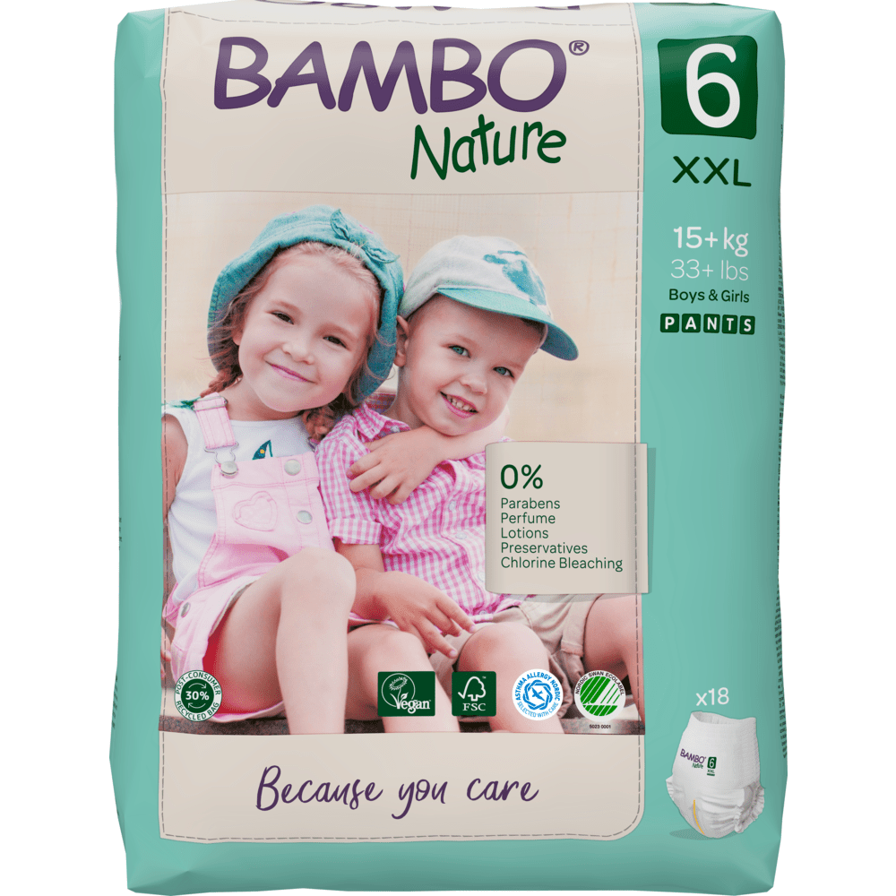 Un paquet de Bambo Nature Pants XXL de la société Abena Re-Seller GmbH en taille 6, montrant deux enfants souriants en tenues pastel. L'emballage écologique vante 0% de parabènes, est certifié vegan et contient 18 couches-culottes respectueuses de la peau.
