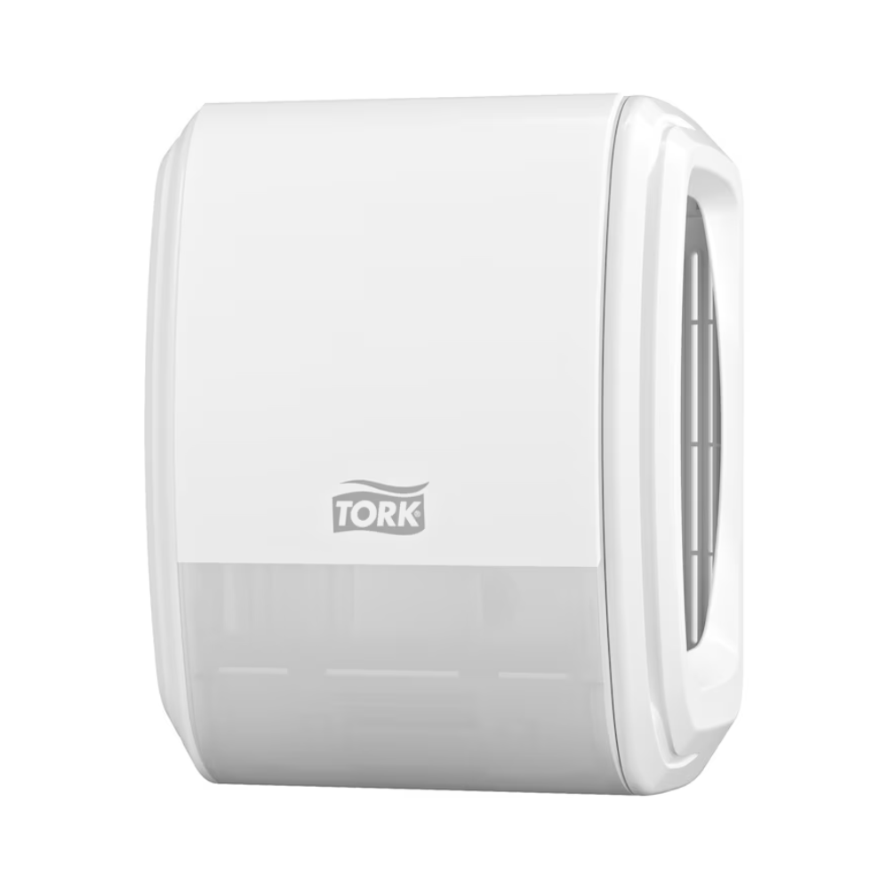 Wir präsentieren den Papierhandtuchspender Tork 256010 von Essity Professional Hygiene Germany GmbH. Dieses wandmontierbare Gerät hat eine weiße Außenseite mit transparentem unteren Abschnitt für schnellen Zugriff auf Papierhandtücher, ergänzt durch das prominent auf der Vorderseite abgebildete TORK-Logo. Entwickelt, um Ihr Raumerlebnis mit seiner minimalistischen und funktionalen Ästhetik zu verbessern.